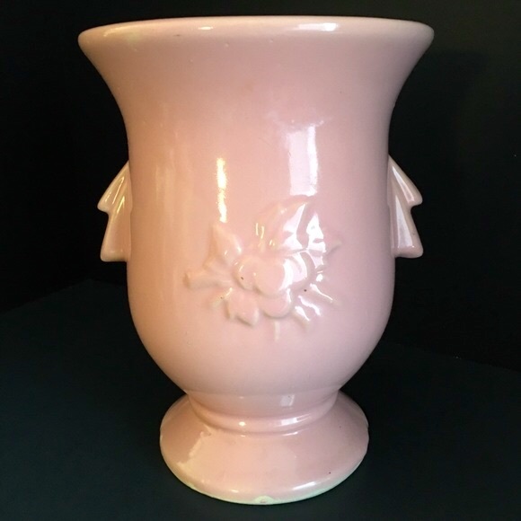 Mccoy Other - Vintage 1940’s McCoy pink vase with bird, berries. Excellent.